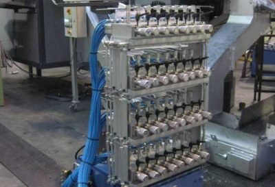 Centralina lubrificazione stampi ad alta pressione da 4 a 32 punti con impostazione da PC e memorizzazione in ricette.